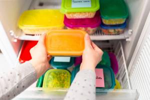 Фризер и допълнителна храна: как да се готвя хладилник за празниците