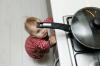 Как да научите детето да готви