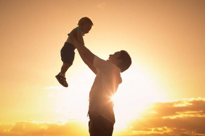 бащите Самотни: 6 звездни татковци, отглеждащи сами децата си