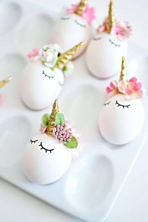 Занаяти за Великден с ръцете си: прекрасни еднорога яйца