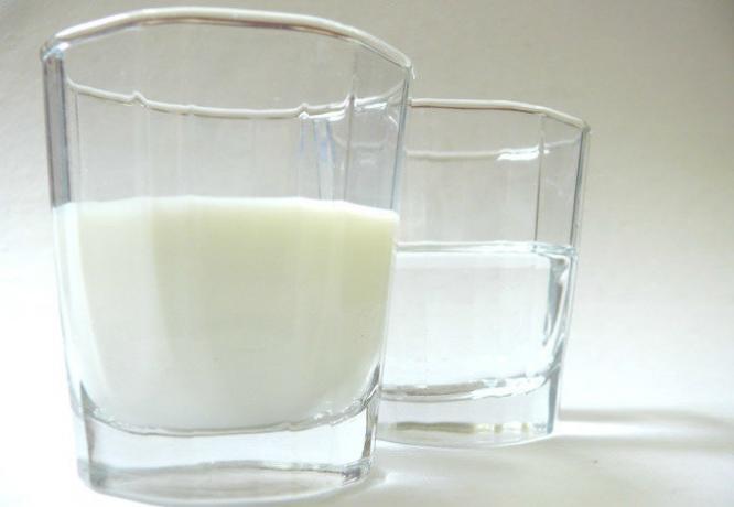 Мляко и минерална вода - мляко и минерална вода