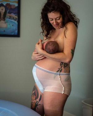 Най-честните снимки на жени след раждането