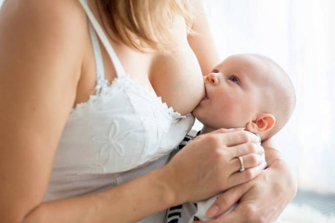 Изтичане на мляко от майките на кърменето: 5 решения на проблема