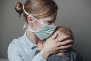 Как да преживеем болест с бебе на ръце