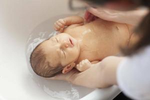 Как да изберем безопасен zasib за къпане на дете