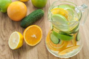 Краставица вода за прочистване на токсините и помага да отслабнете: рецепта