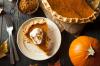Рецепти за Хелоуин 2020: Мек пай с ядки и пълнеж от тиква