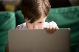 Капани в мрежата: ТОП-10 правила за безопасно онлайн поведение за деца