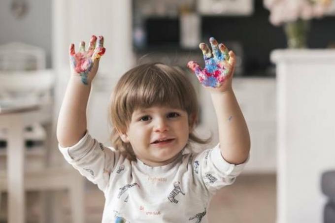 Как да научим детето да рисува с дланите си: ТОП-4 форми