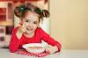 Детето отказва да яде в детската градина: Топ 5 възможните причини и решения