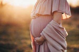 7 трика, за да скриете бременността със стил