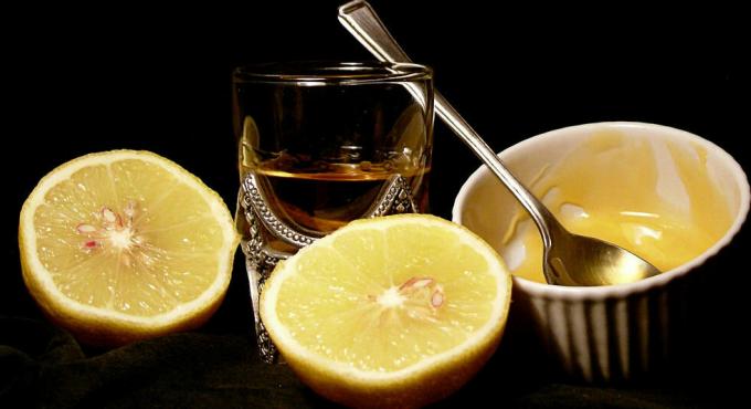 Топла вода с лимон - топла вода с лимон