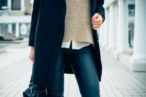 Как да премахнете бучките от палтото си: 5 лесни начина