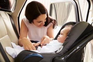 Как да се спестят пари и да закупите столче за кола за качество за вашето дете?