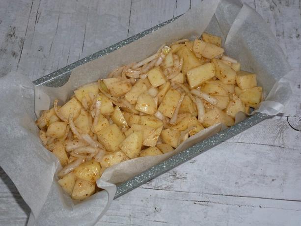 Картофи с подправки под формата на