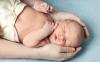 Прерязване на пъпната връв: как се чувства бебето?