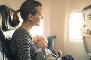 8 неща, които не бива да носите, когато пътувате със самолет